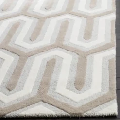 Aveline Rug - Safavieh