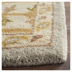 Prunella Holly Tufted Accent Rug - Safavieh