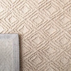 Lola Geometric Tufted Rug - Safavieh -Safavieh GUEST 24f6d3a0 e70b 410d a23a a046ed4f9b74