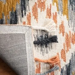 Jasmin Geometric Hooked Rug - Safavieh -Safavieh GUEST 28f82094 09fc 48b8 8c65 53f5f301c789