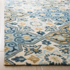 Dayna Medallion Hooked Rug - Safavieh