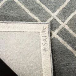 Camille Crosshatch Tufted Rug - Safavieh -Safavieh GUEST 47b179e9 a456 4afc 853e 12c96a157e37