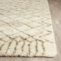 Paige Geometric Area Rug - Safavieh