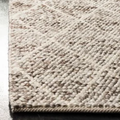 Milagros Diamond Accent Rug - Safavieh