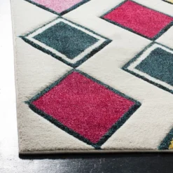 Doreen Geometric Loomed Area Rug - Safavieh
