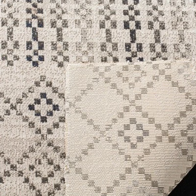 Sharron Geometric Design Area Rug - Safavieh 4 Sharron Geometric Design Area Rug - Safavieh - Image 2