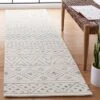 Metro MET353 Hand Tufted Area Rug - Safavieh 1 Metro MET353 Hand Tufted Area Rug - Safavieh -Safavieh GUEST 72350144 8474 4aa9 912c bee30ad6b502