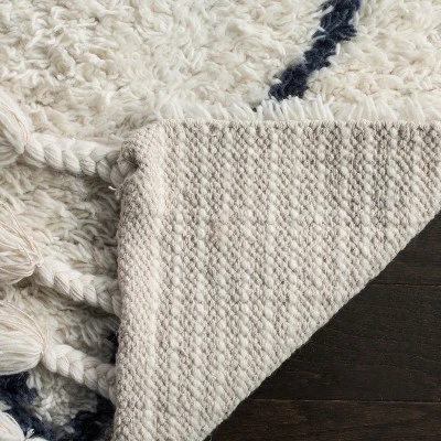 Casablanca CSB726 Hand Tufted Moroccan Area Rug - Safavieh 6 Casablanca CSB726 Hand Tufted Moroccan Area Rug - Safavieh - Image 4