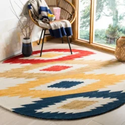 Holden Geometric Design Area Rug - Safavieh -Safavieh GUEST cd36e99b 8a08 489c bb73 c30f43c6fd8c
