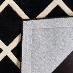 Christy Geometric Tufted Area Rug - Safavieh -Safavieh GUEST d946e68c 591d 4c17 9a58 e78f54fa6ad1