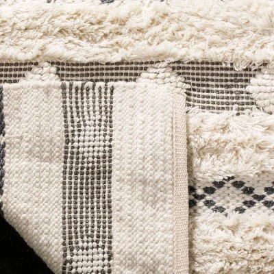 Ashlee Geometric Design Woven Rug - Safavieh 5 Ashlee Geometric Design Woven Rug - Safavieh - Image 3